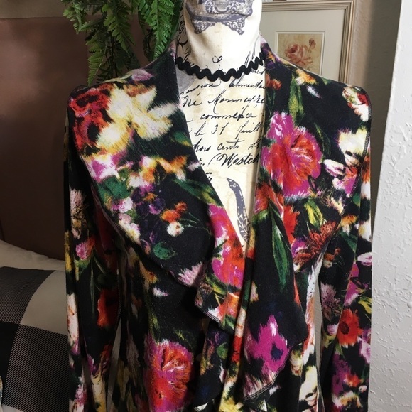 Gramercy 22 floral light weight cardigan - Picture 3 of 8